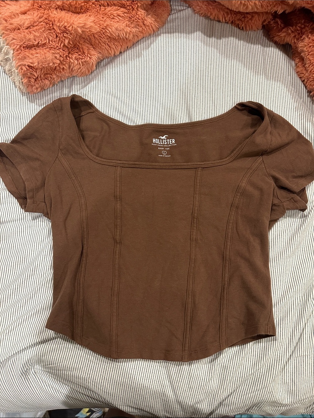 Hollister Women's Chocolate Brown Scoop-Neck Cropped Top